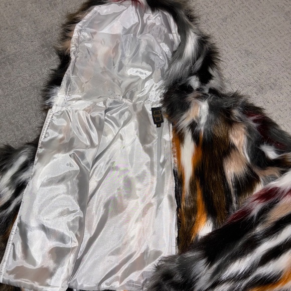 Calico Vegan Fur Jacket | Zip Up with Hood - Picture 5 of 6